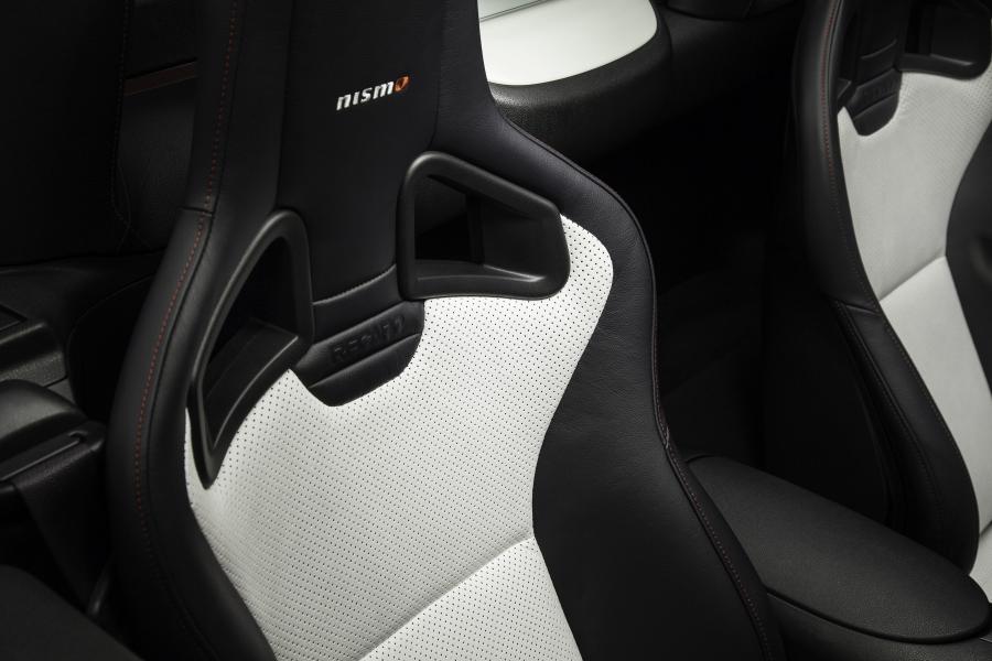 Детали интерьера Nissan 370Z Nismo Roadster Concept (Z34) 2015 года  (фото 8 из 21)